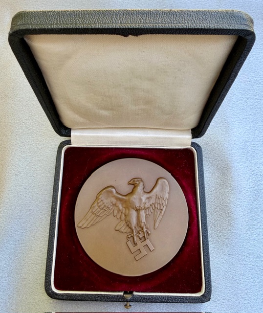 Animal Breeding Table Medallion #20079 