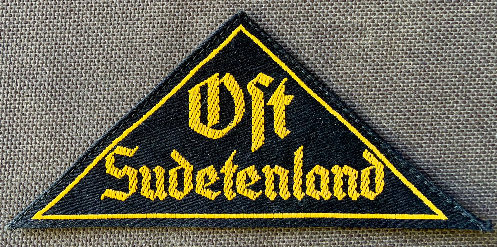 HJ Ost Sudetenland District Sleeve Triangle #22630 