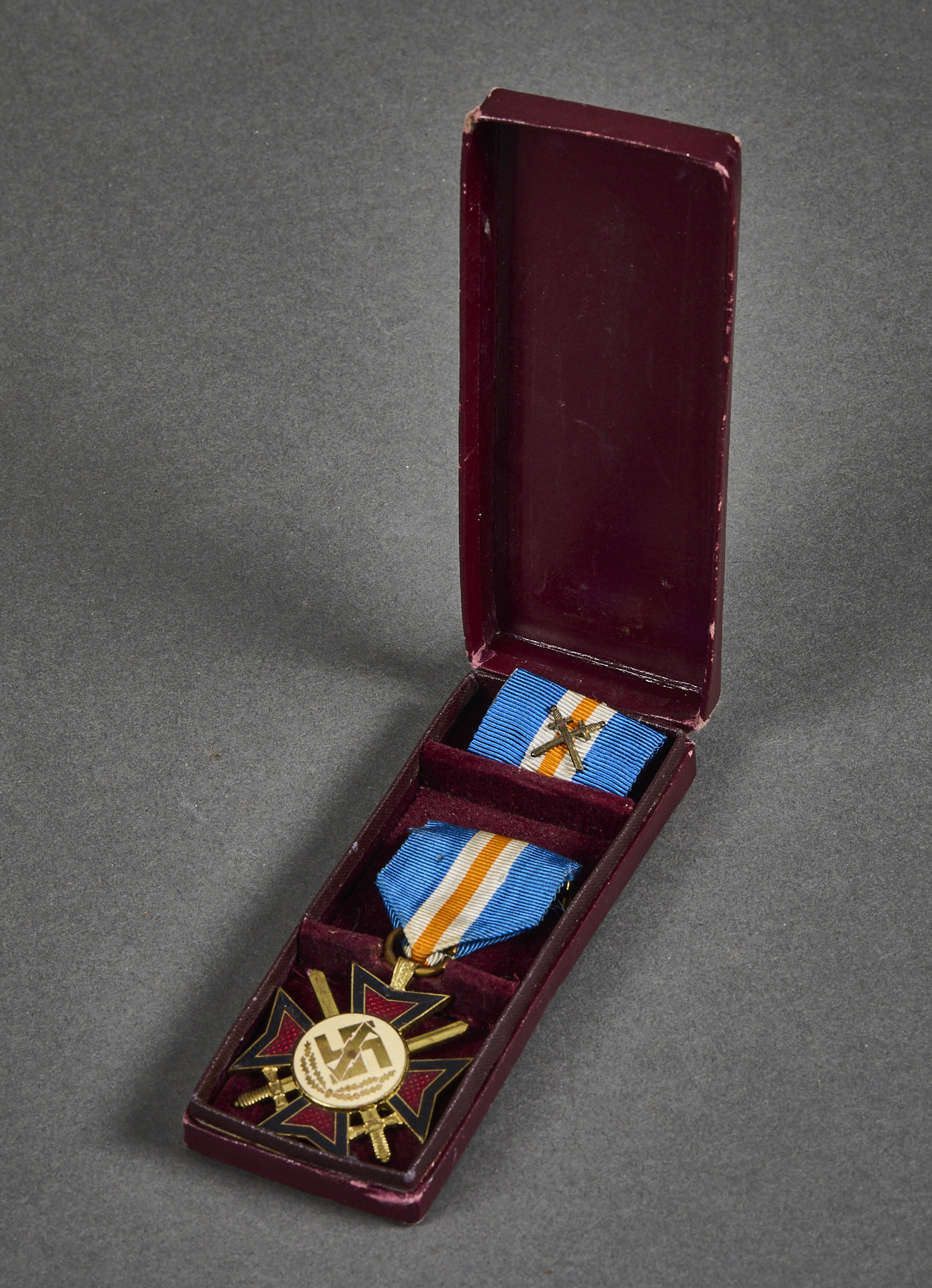 1941 Dutch Mussert Cross, cased #21785 