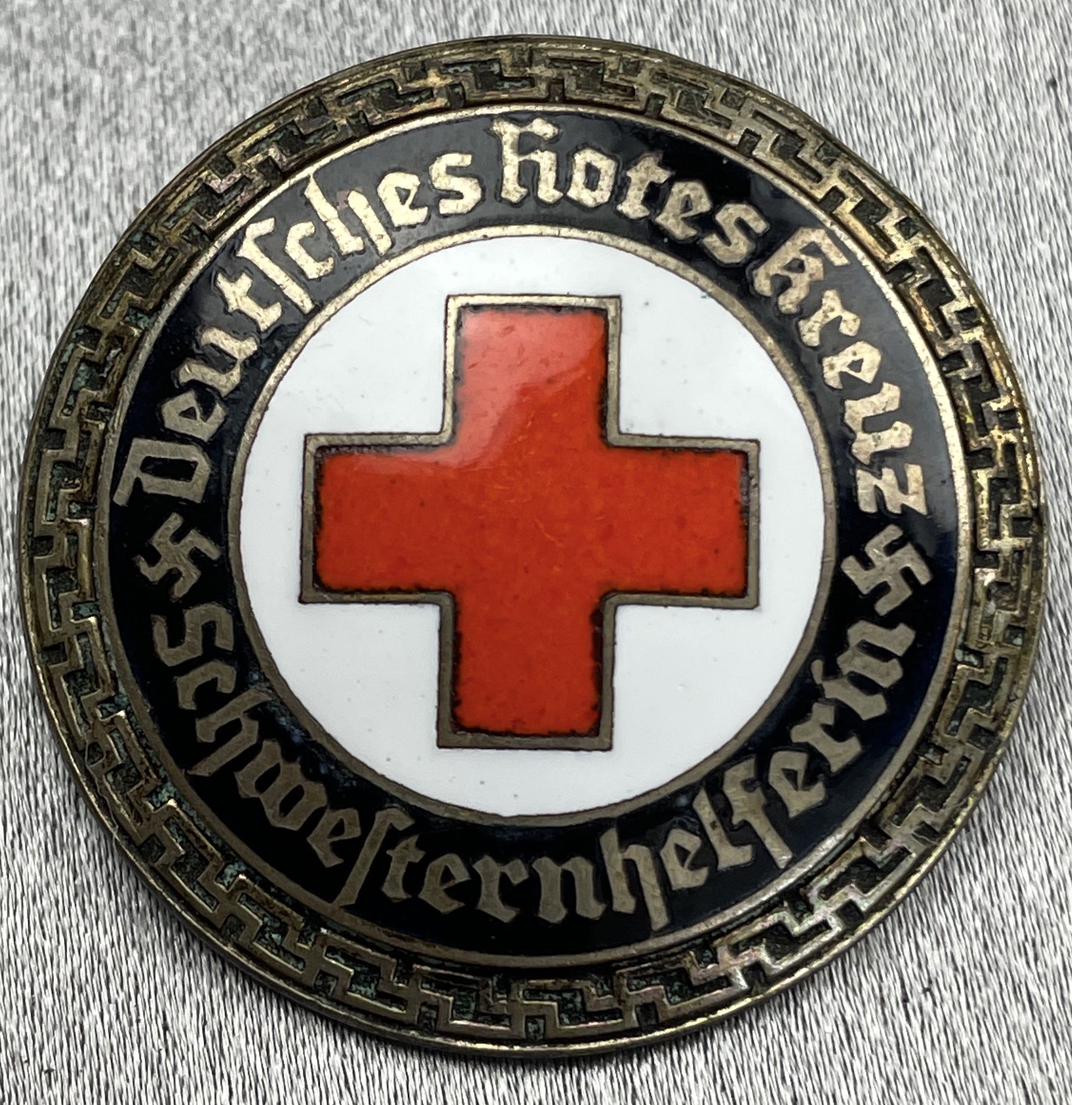 Deutsches Rotes Kreuz Schwesternhelferin Badge #15395 