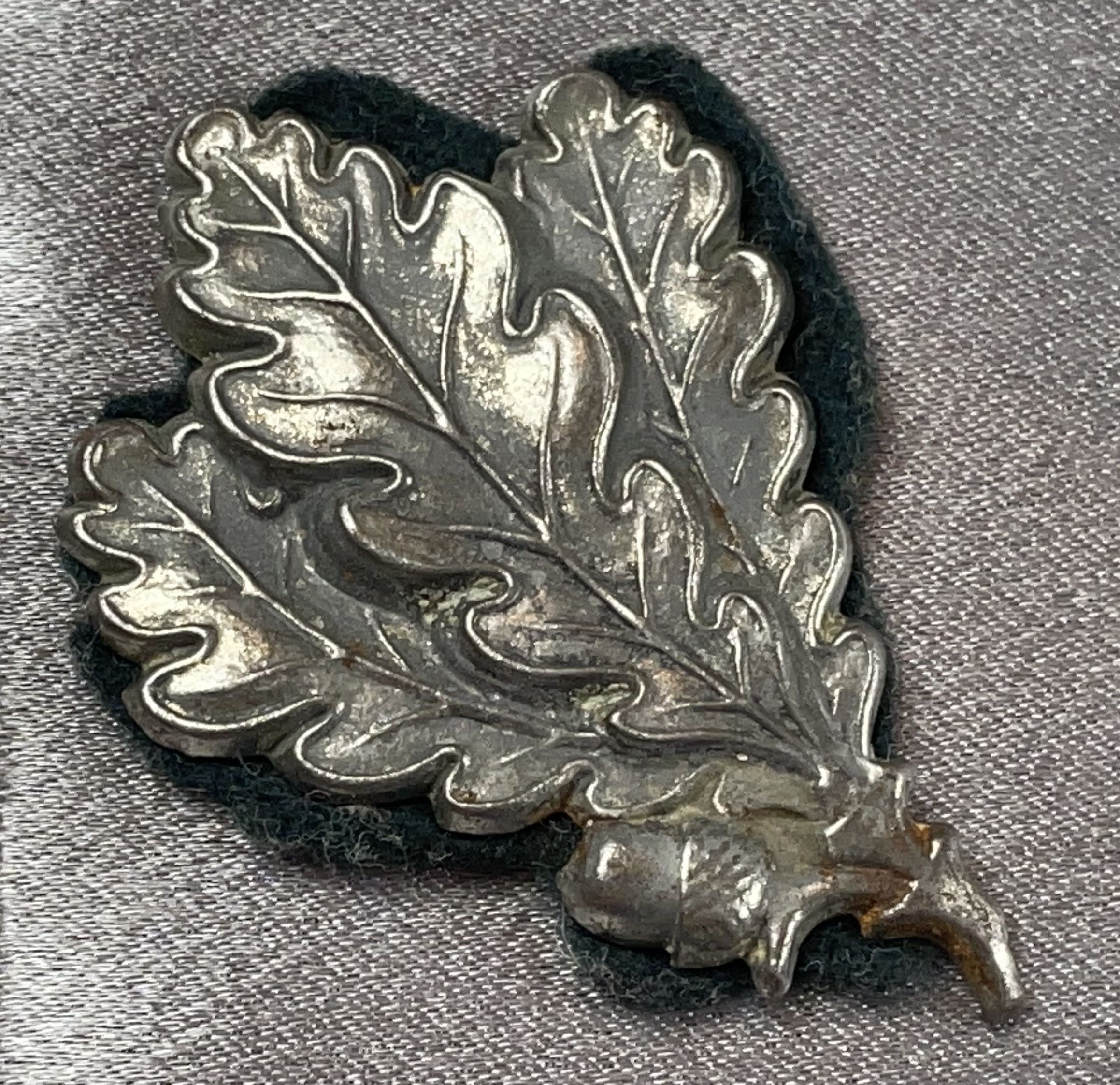 Jager Oakleaf Cap Insignia #15316 
