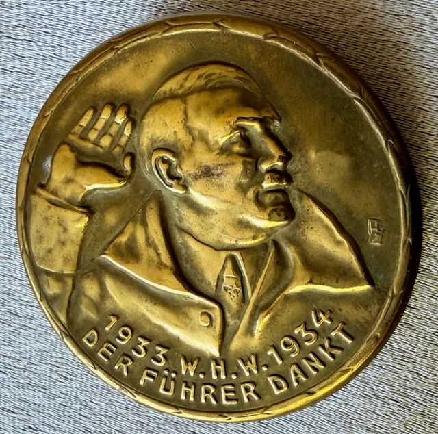 Adolf Hitler WHW Dankt Badge #20466 