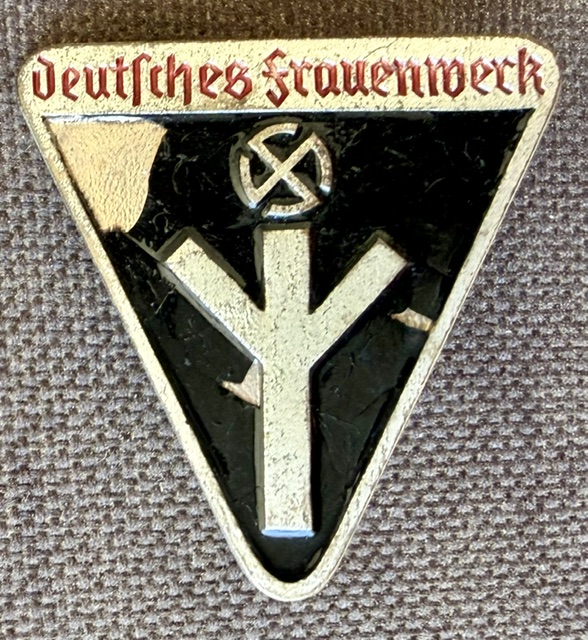 Deutsches Frauenwerk Abzeichen #20784 