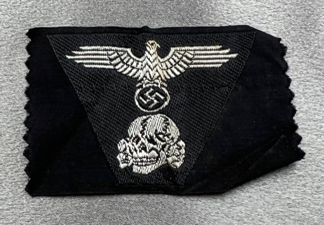 SS Panzer EM/NCO\'S M-43 Trapezoid Cap Insignia #16015 