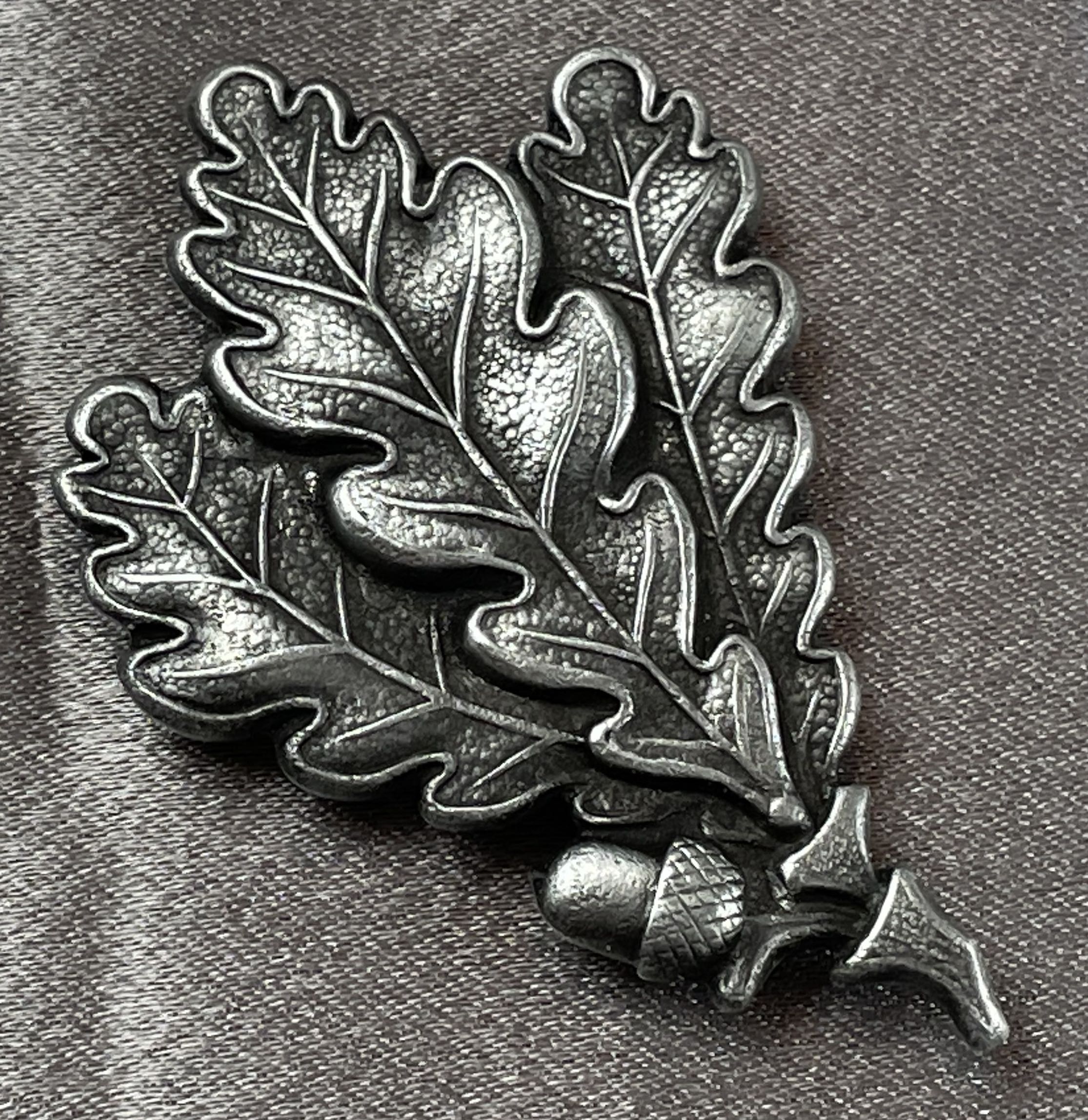 Jager Oakleaf Cap Insignia #15313 